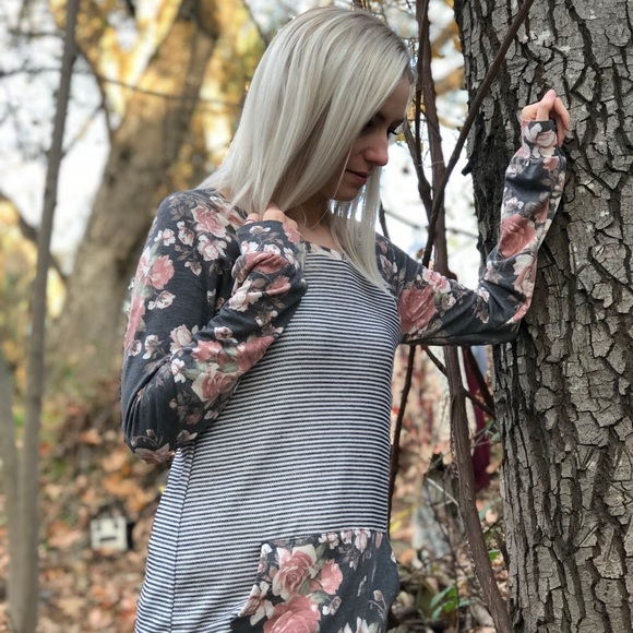 Floral and stripes contrast top with front pocket - Picture 2 of 5